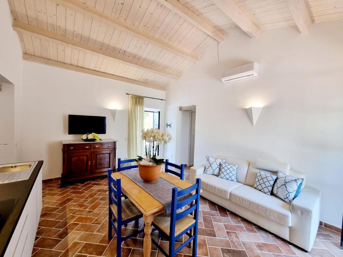 شقة Stazzo San Teodoro La Quercia Piscina Condivisa المظهر الخارجي الصورة